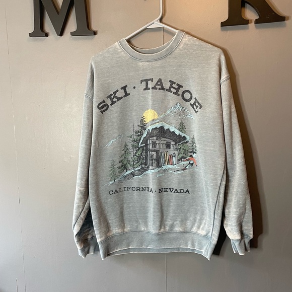 Tops - Ski Tahoe blue distressed crewneck sweatshirt oversized size xs